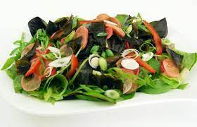 Wakame salat rohelisega